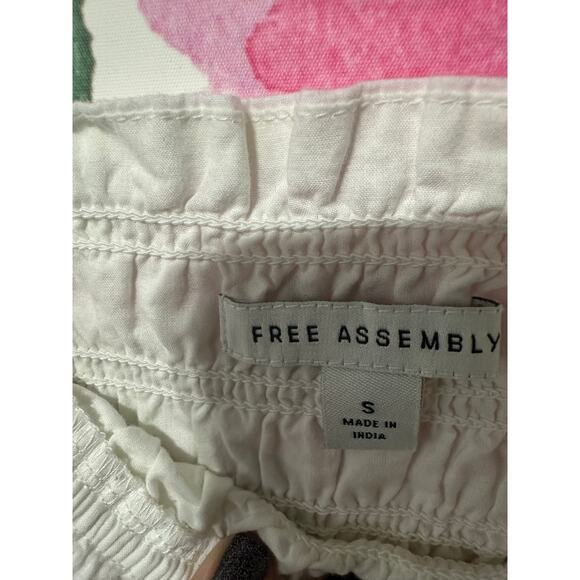 Free Assembly Womens Size S Smocked Tank Top Snow White Strapped Sleeves crop - Picture 4 of 4